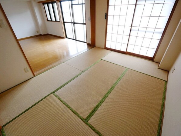 リフィーネめじろ台の物件内観写真